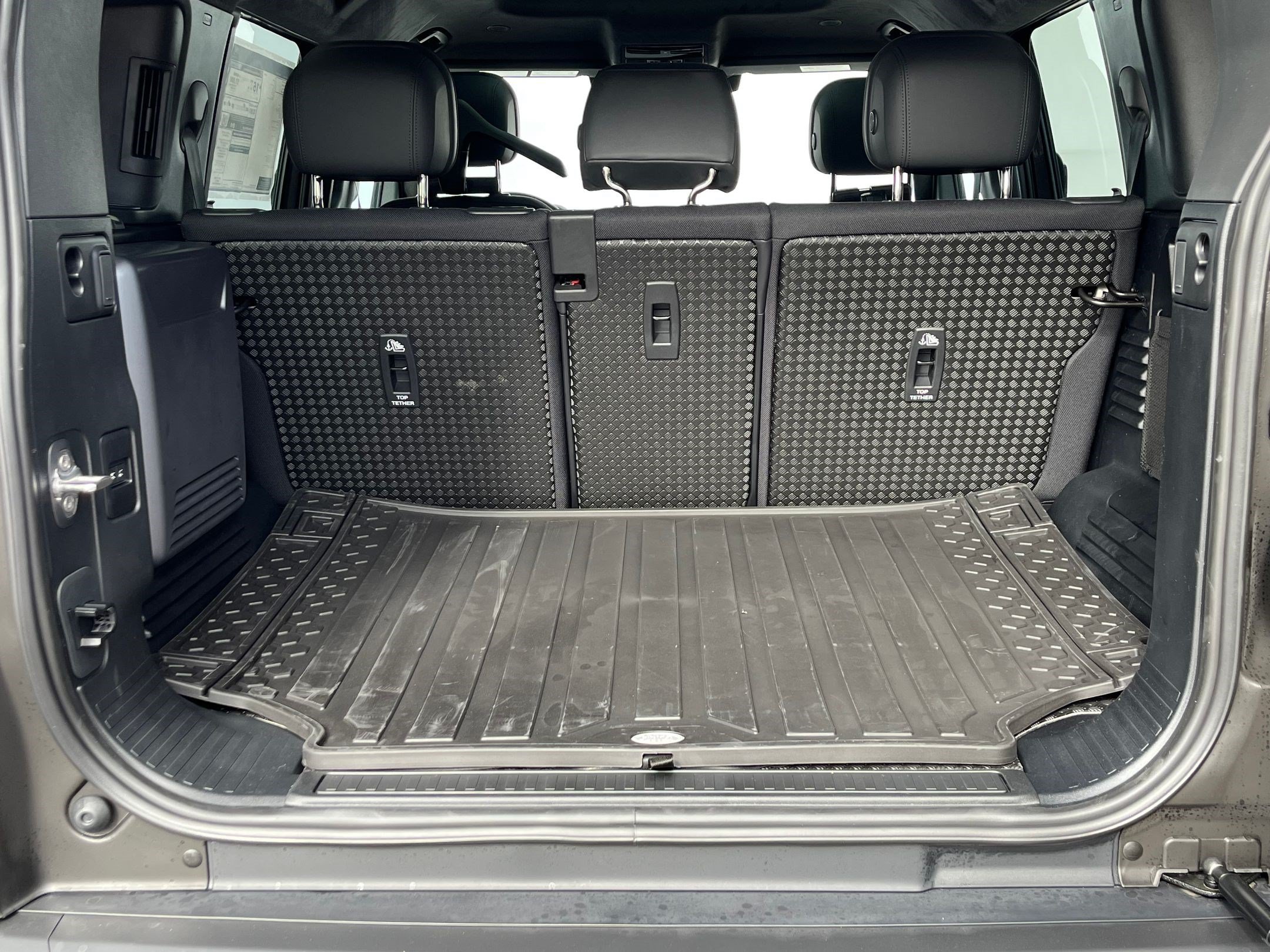 New 2026 Land Rover Defender 110 V8 AWD/4WD image 25