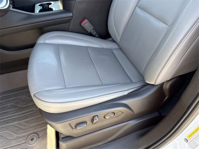 Used 2021 GMC Yukon XL SLT w/ SLT Luxury Package image 14