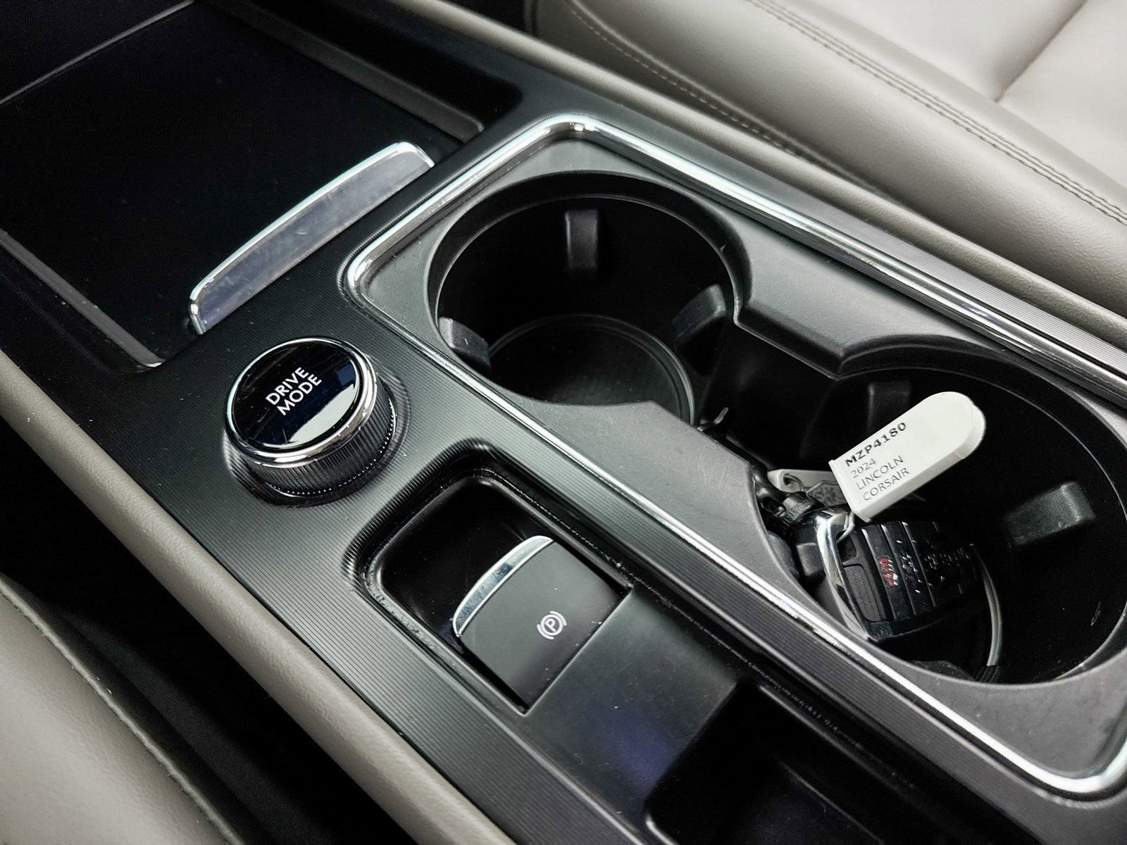 Used 2024 Lincoln Corsair FWD image 26