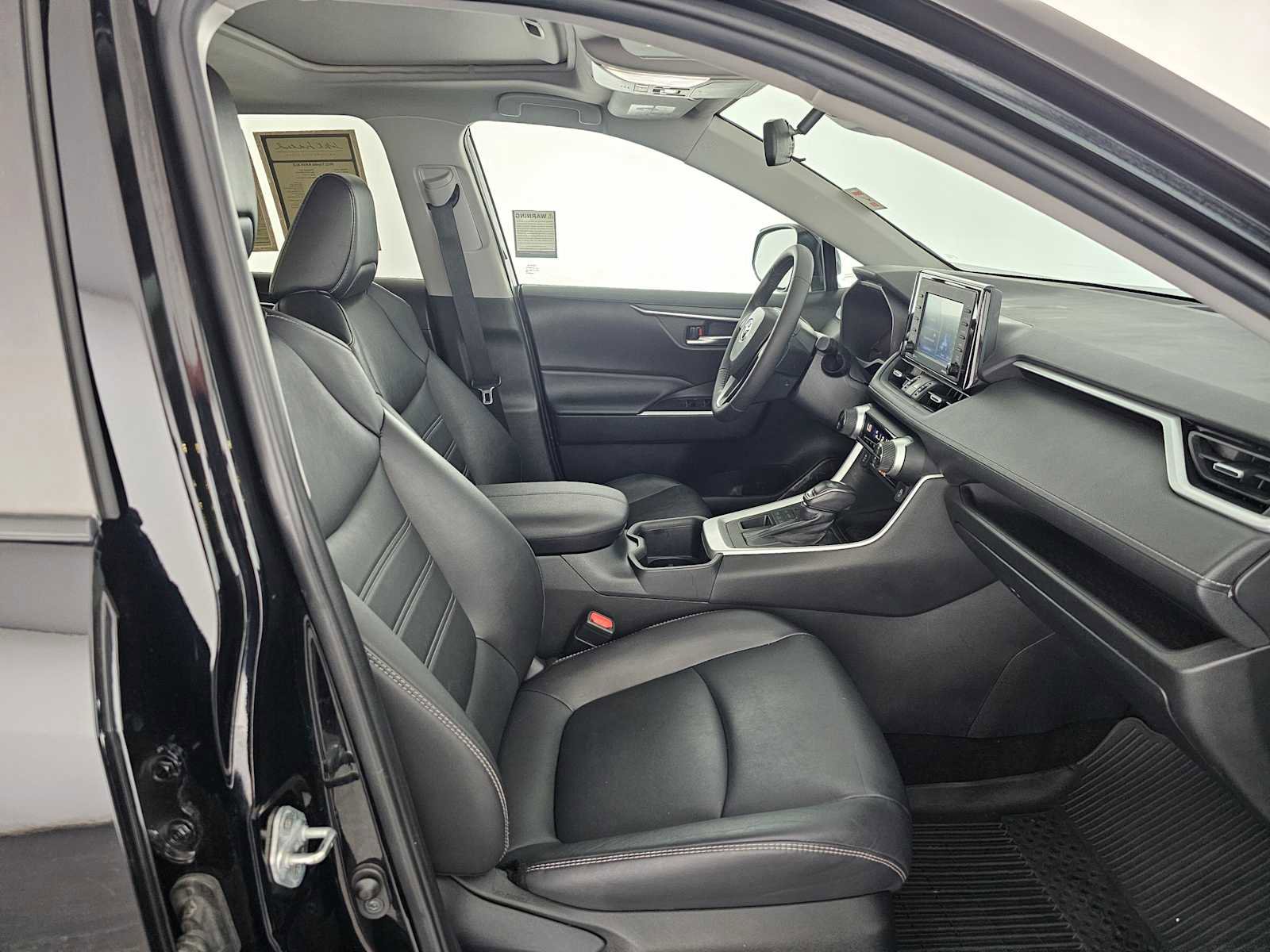 Used 2022 Toyota RAV4 XLE Premium image 20