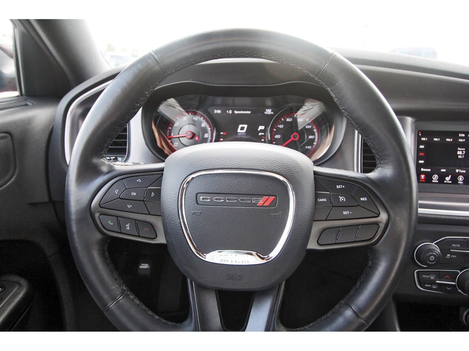 Used 2020 Dodge Charger SXT w/ Driver Convenience Group image 16