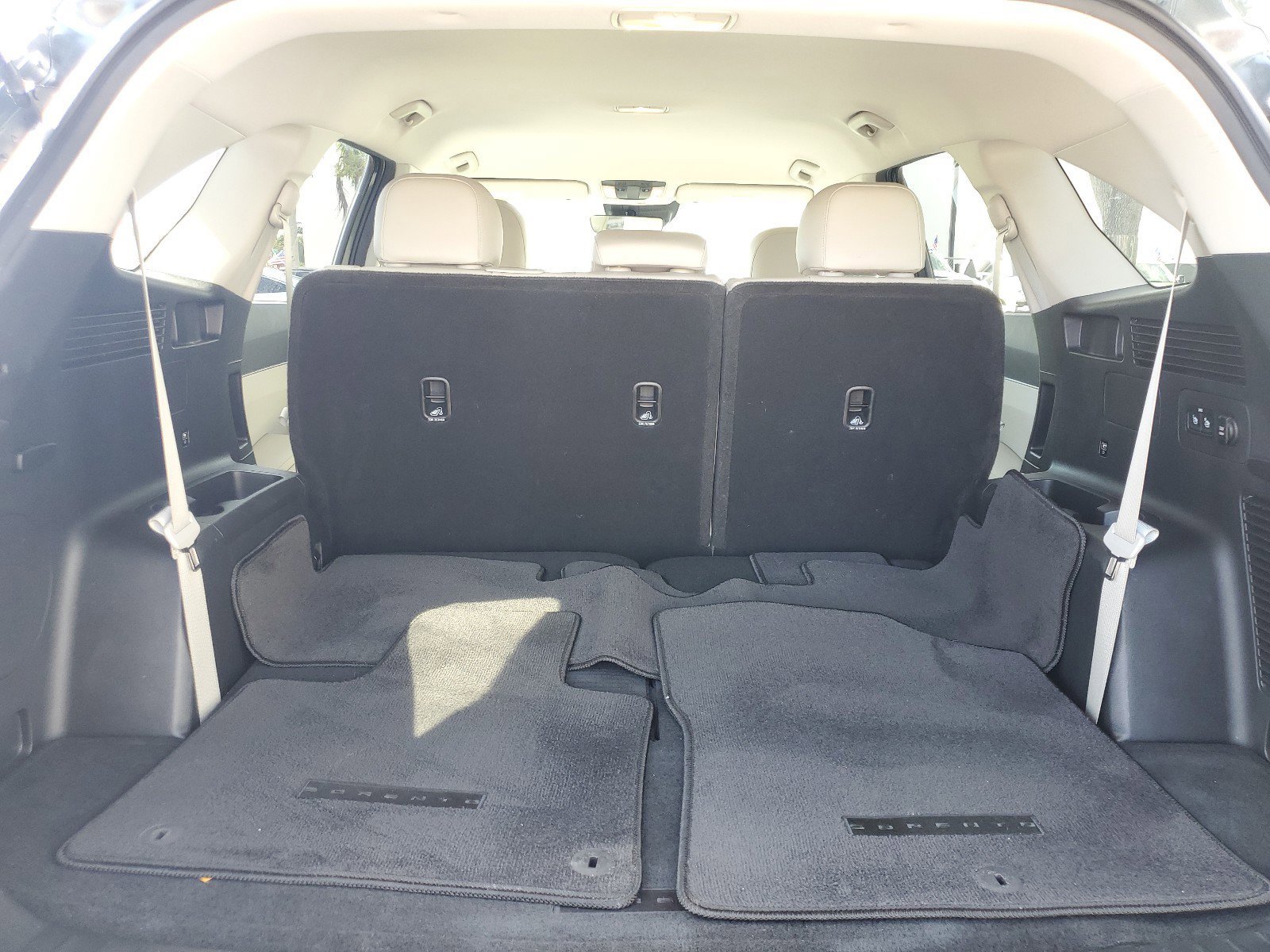 Used 2023 Kia Sorento S image 15