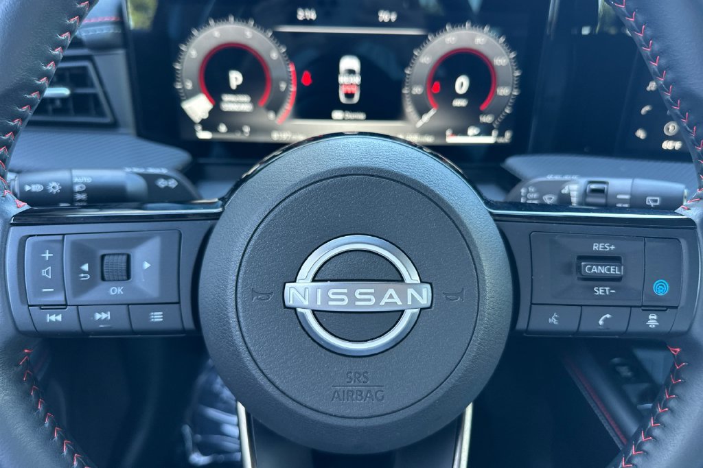 Certified 2025 Nissan Kicks SR FWD image 23