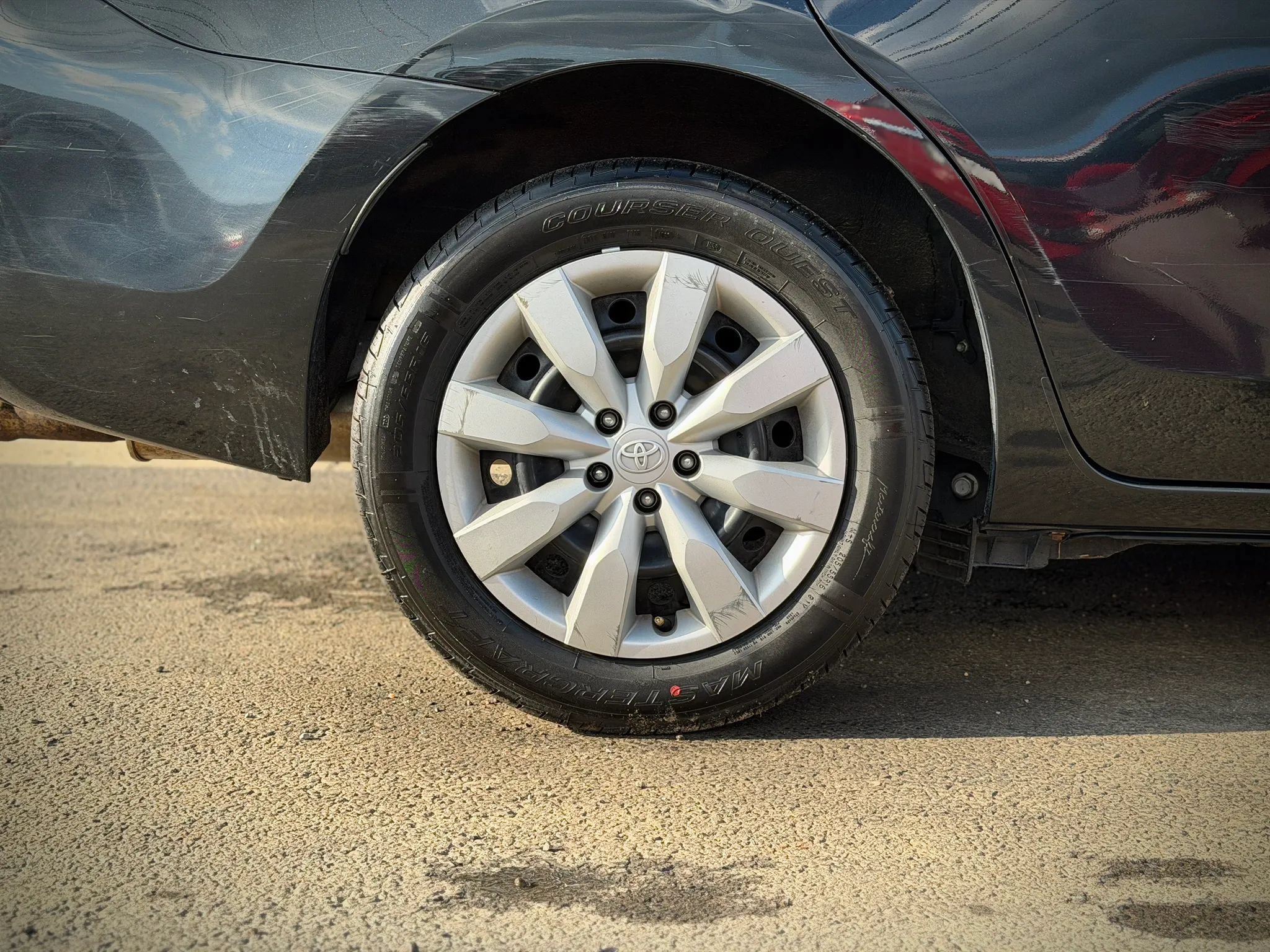Used 2014 Toyota Corolla LE FWD image 25