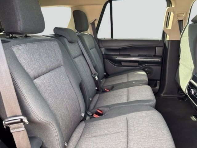 Used 2024 Ford Expedition XLT AWD/4WD image 34