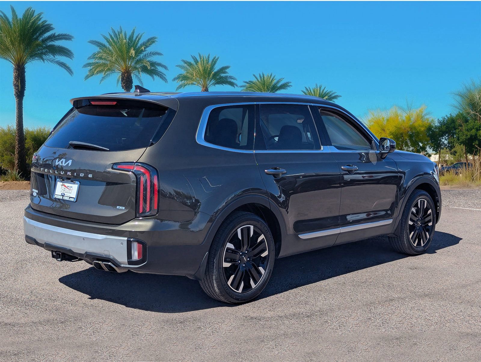 Used 2024 Kia Telluride SX w/ Towing Package image 7