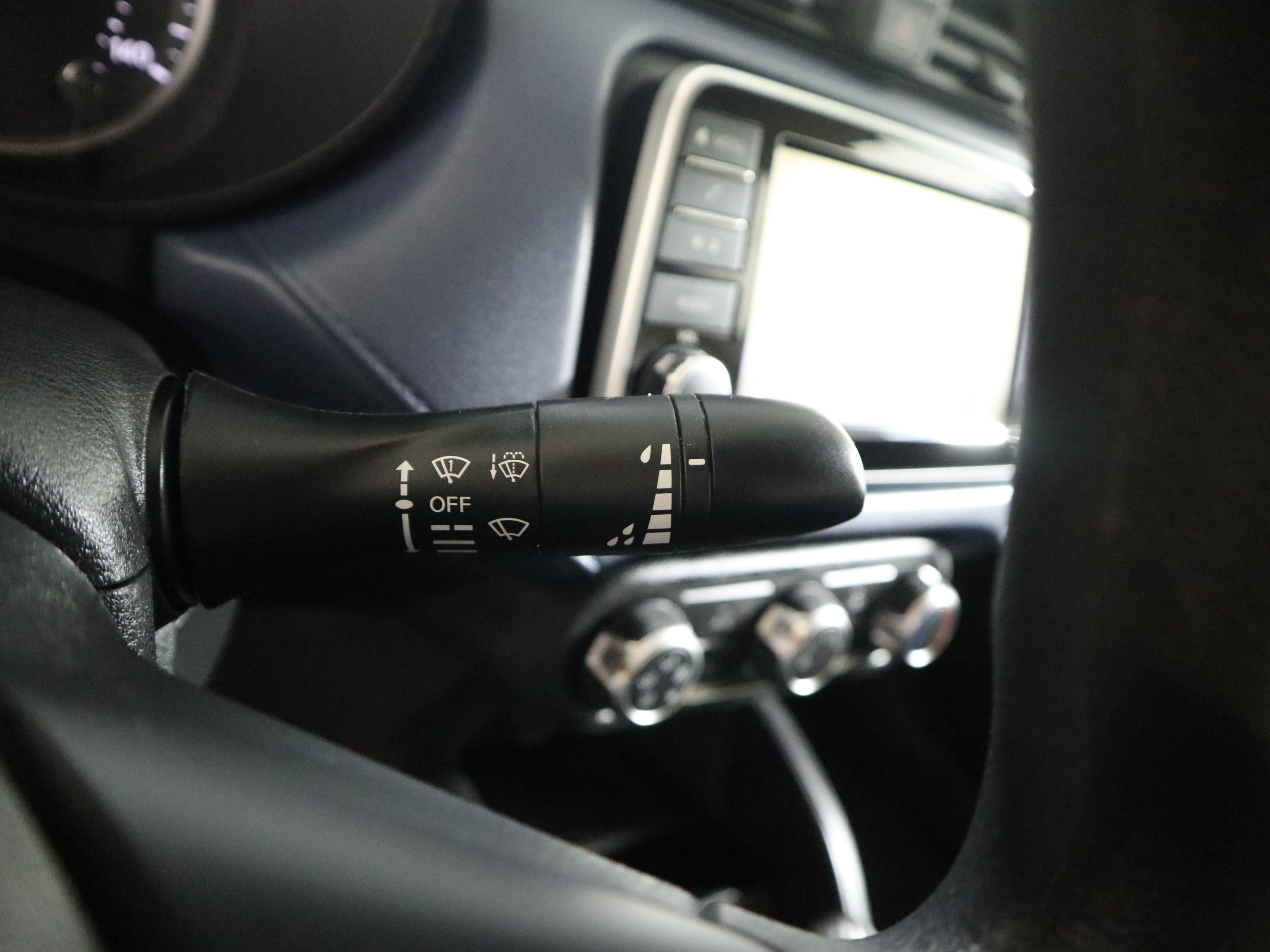 Used 2025 Nissan Versa SV w/ Trunk Package image 26