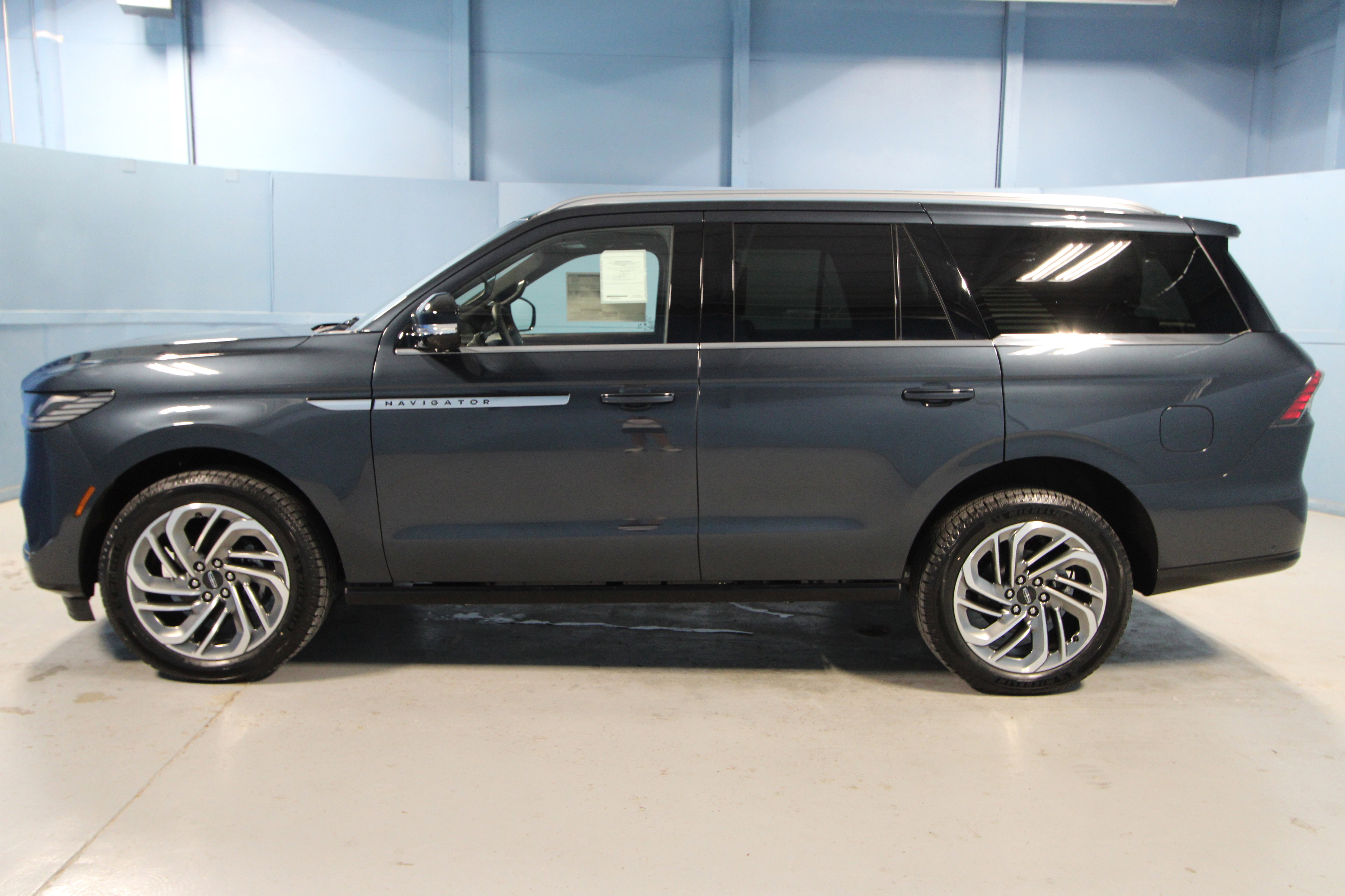 New 2025 Lincoln Navigator Reserve image 34