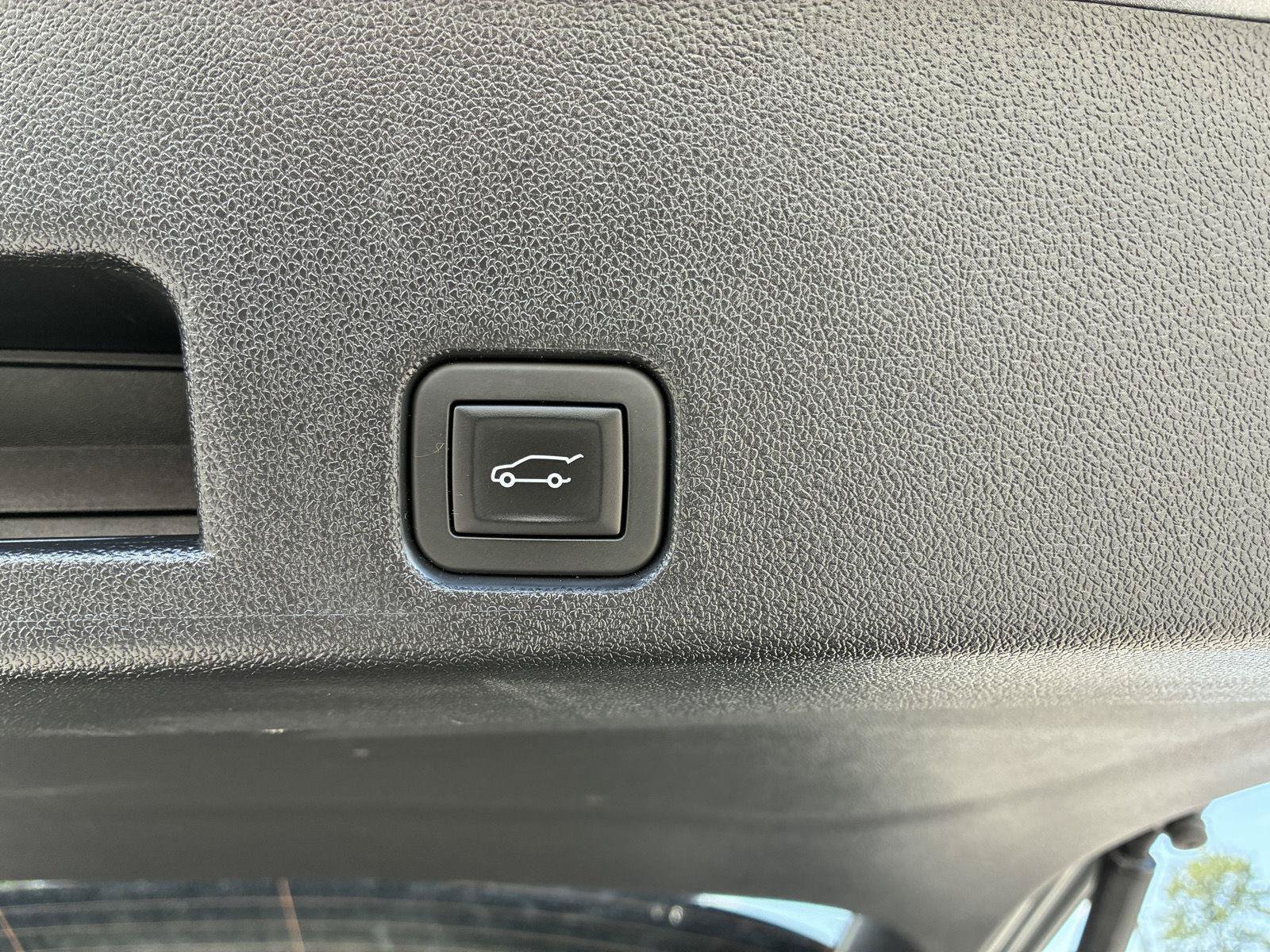 Used 2025 GMC Acadia Elevation w/ Elevation Premium Package AWD/4WD image 11