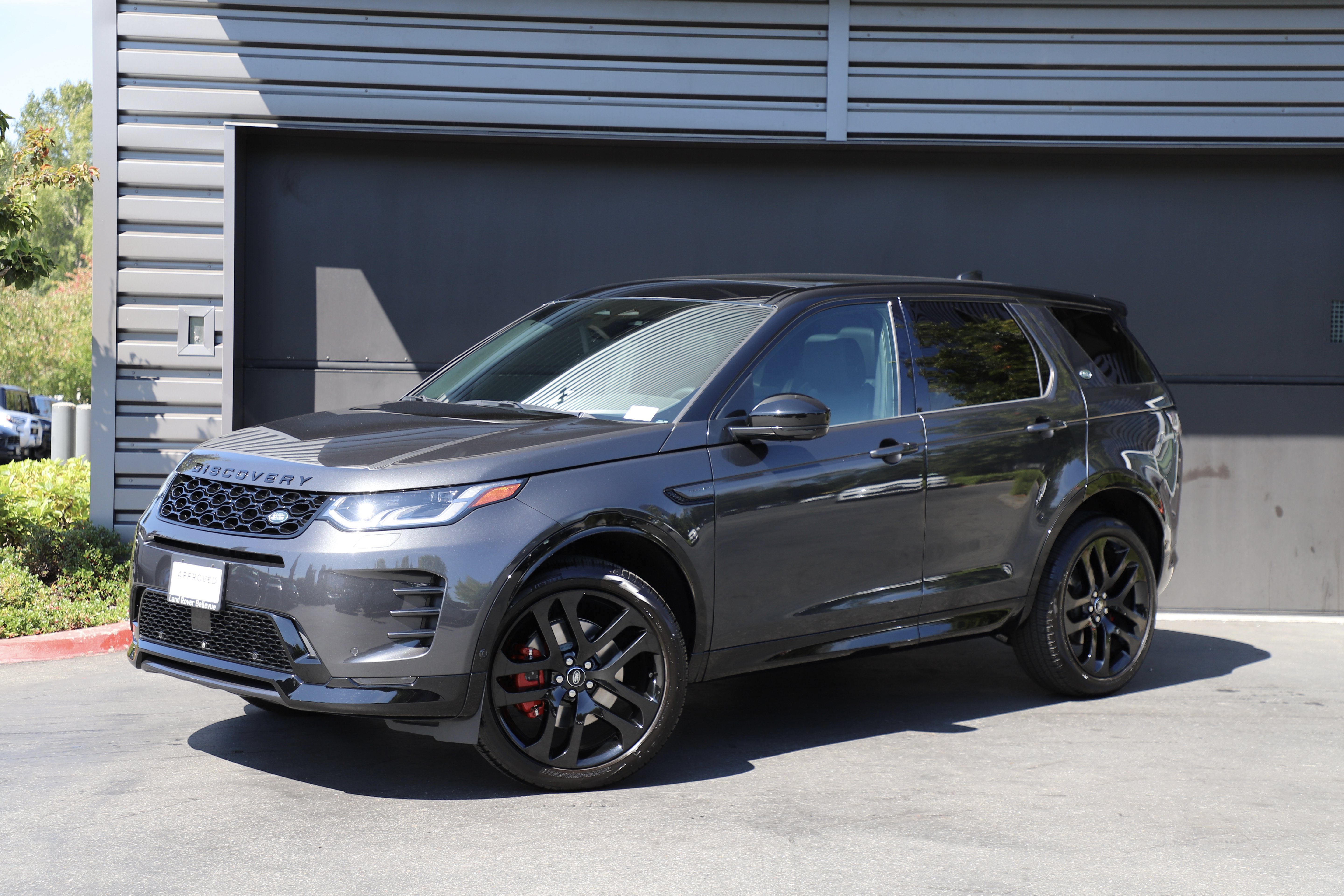 Certified 2025 Land Rover Discovery Sport Dynamic SE AWD/4WD image 1