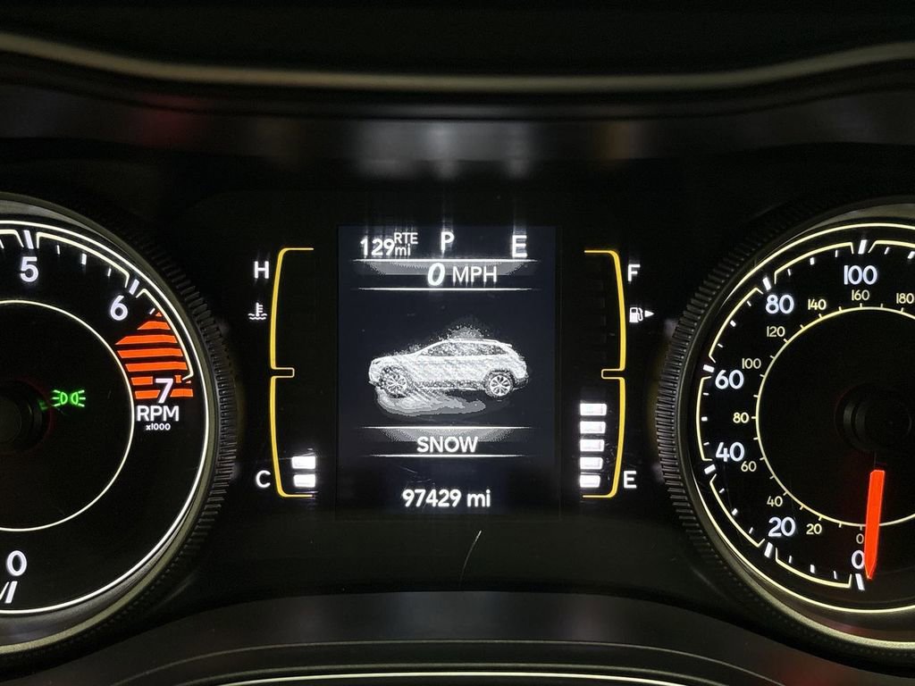 Used 2019 Jeep Cherokee Latitude AWD/4WD image 36