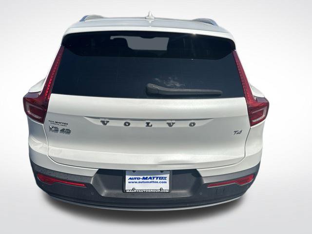 Used 2022 Volvo XC40 T4 Momentum FWD image 4