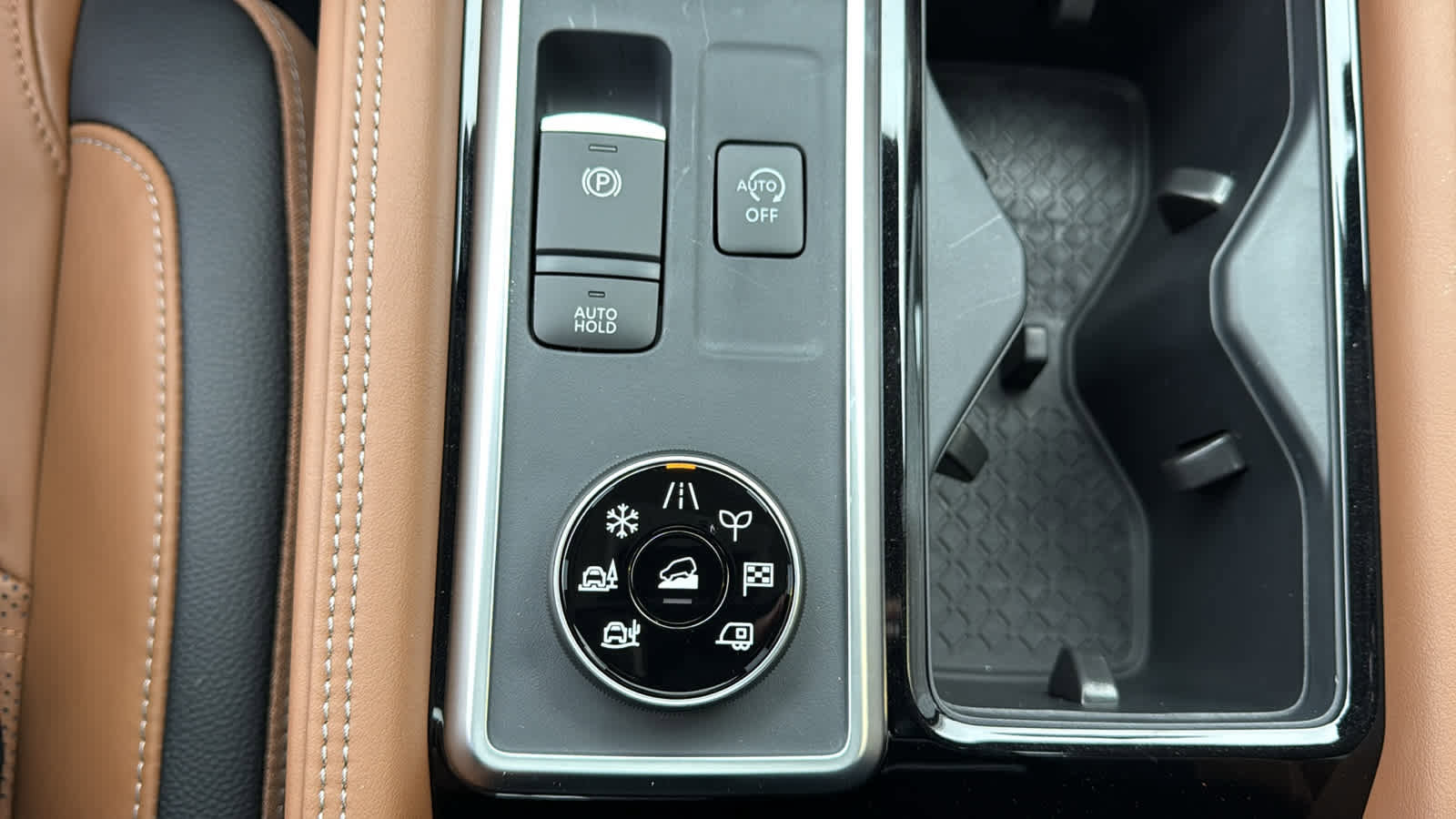 New 2025 Nissan Pathfinder Platinum w/ Cargo Package image 26