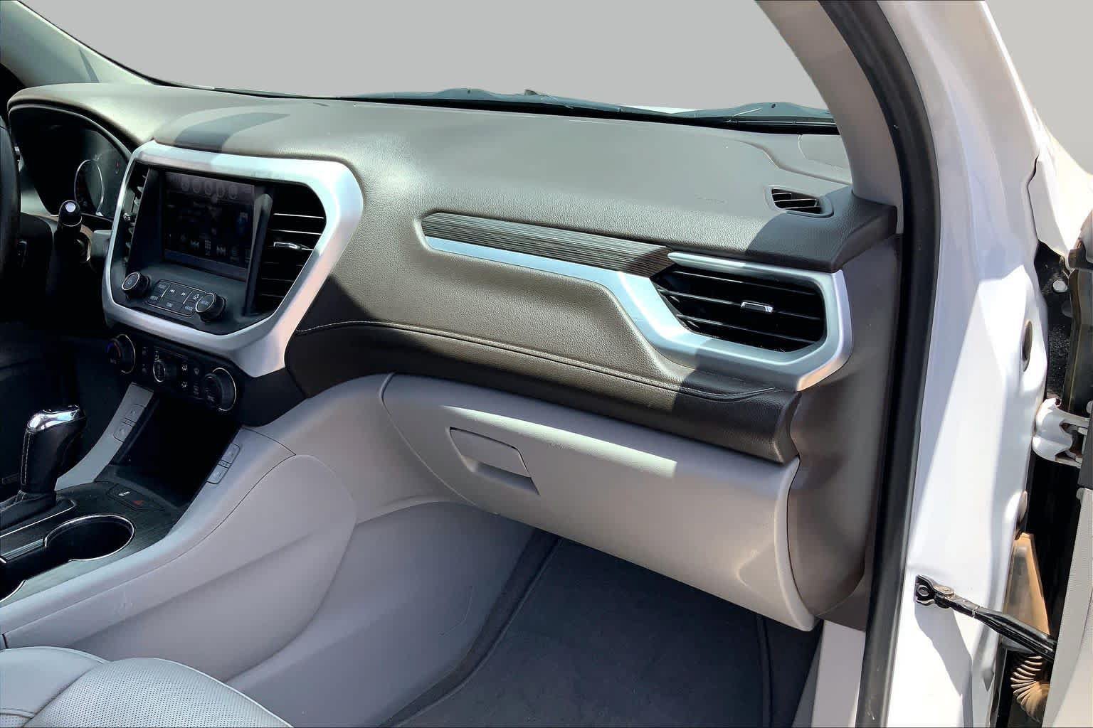 Used 2018 GMC Acadia SLT FWD image 19