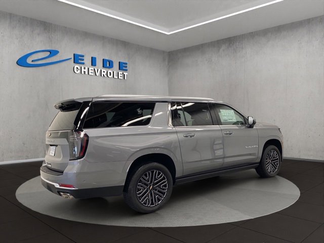 New 2026 Chevrolet Suburban High Country image 3