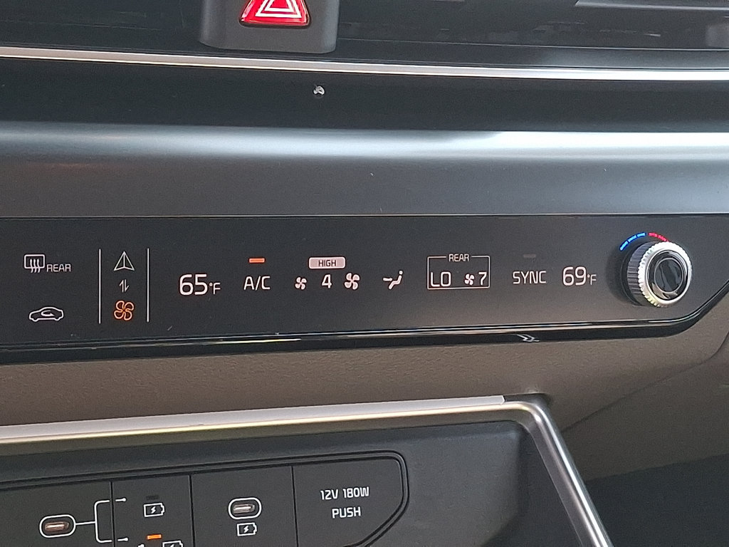 Certified 2025 Kia Carnival FWD image 22