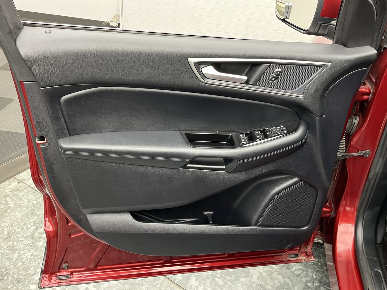 Used 2019 Ford Edge SEL w/ Cold Weather Package AWD/4WD image 8