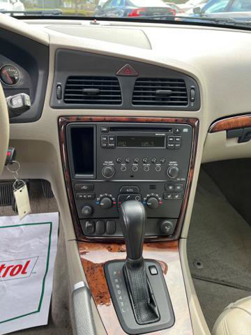 Used 2006 Volvo V70 2.4 FWD image 13