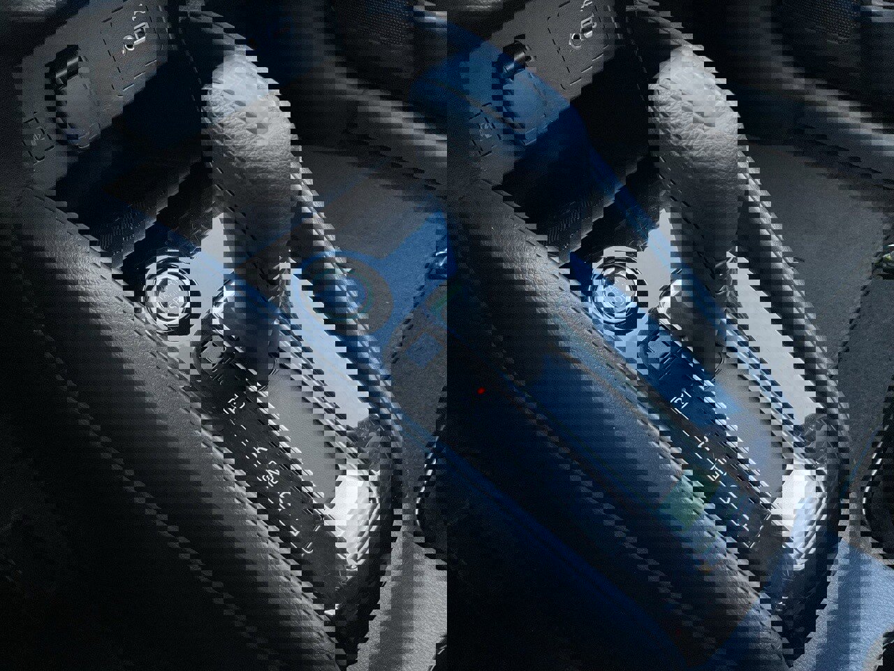 Used 2025 Nissan Versa SV image 33