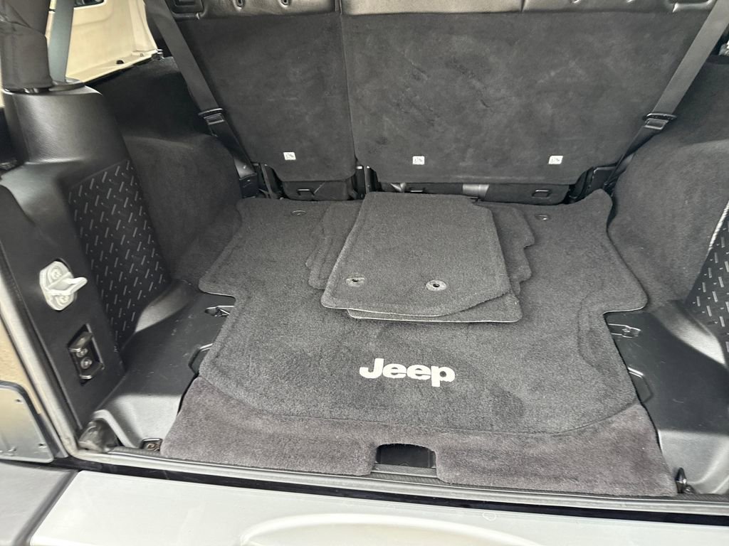 Used 2015 Jeep Wrangler Unlimited Sahara w/ Connectivity Group image 28