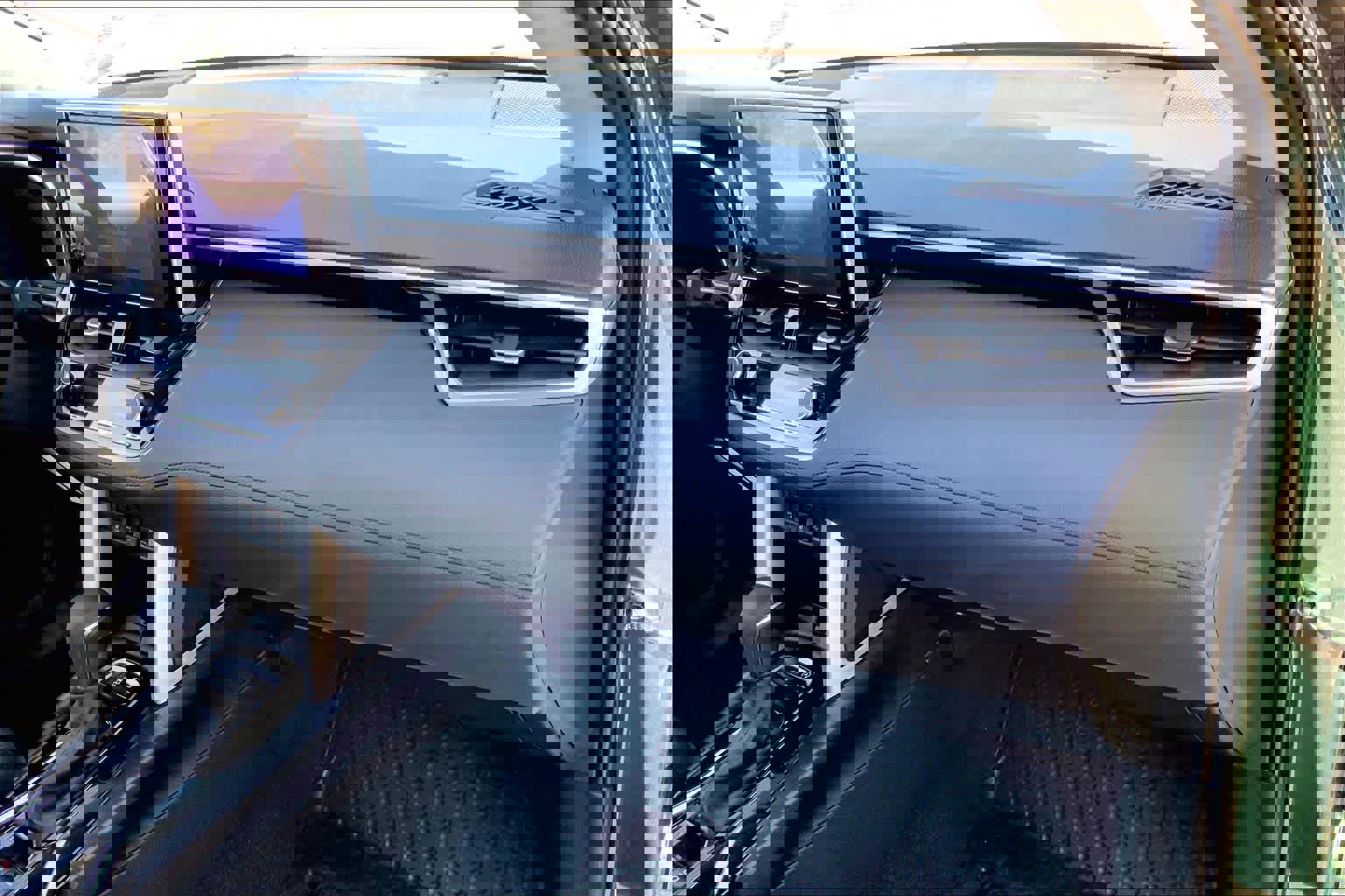 Used 2025 Toyota Corolla Cross XLE w/ Convenience Package image 16