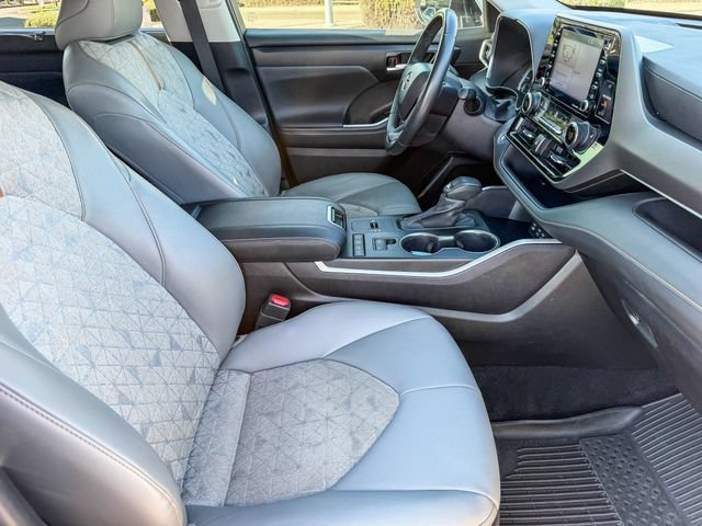 Used 2022 Toyota Highlander Bronze Edition AWD/4WD image 19