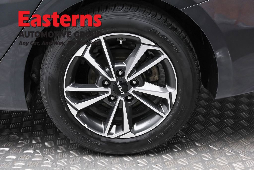 Used 2023 Kia Forte LXS image 8