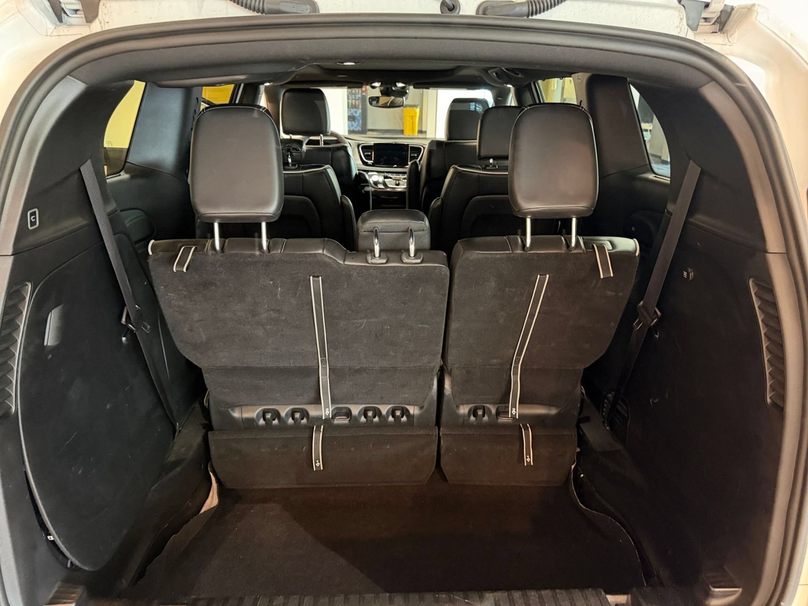 Used 2025 Chrysler Pacifica Limited FWD image 34