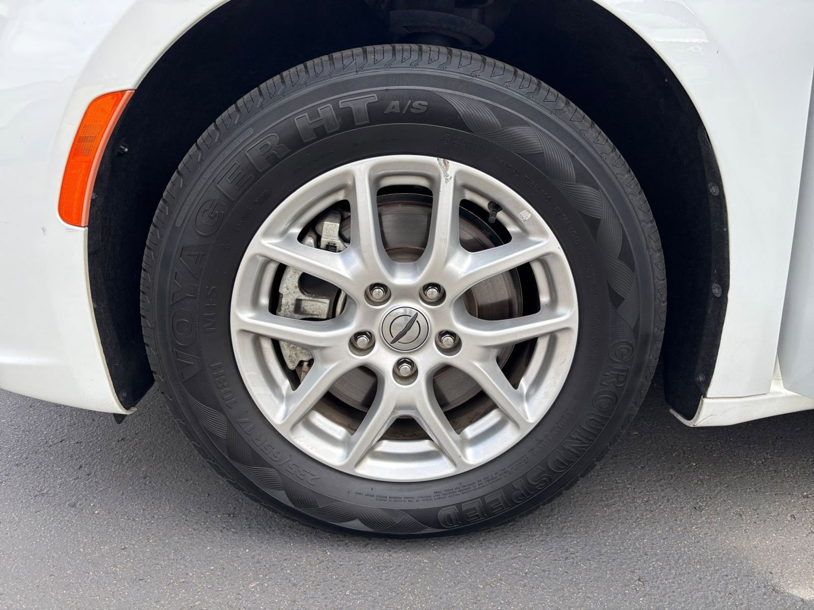 Used 2023 Chrysler Pacifica Touring-L FWD image 33