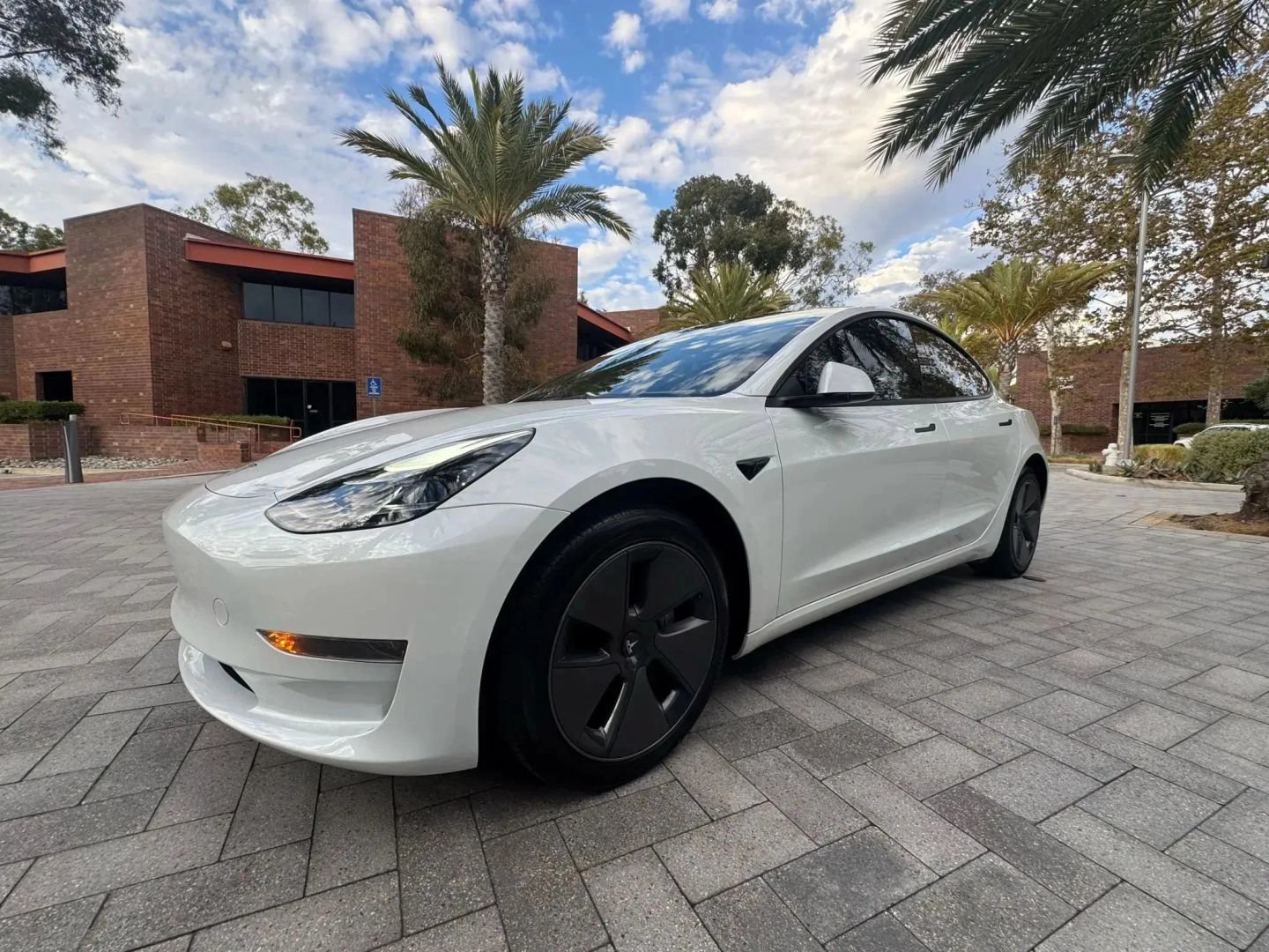 Used 2023 Tesla Model 3 Standard Range RWD image 3