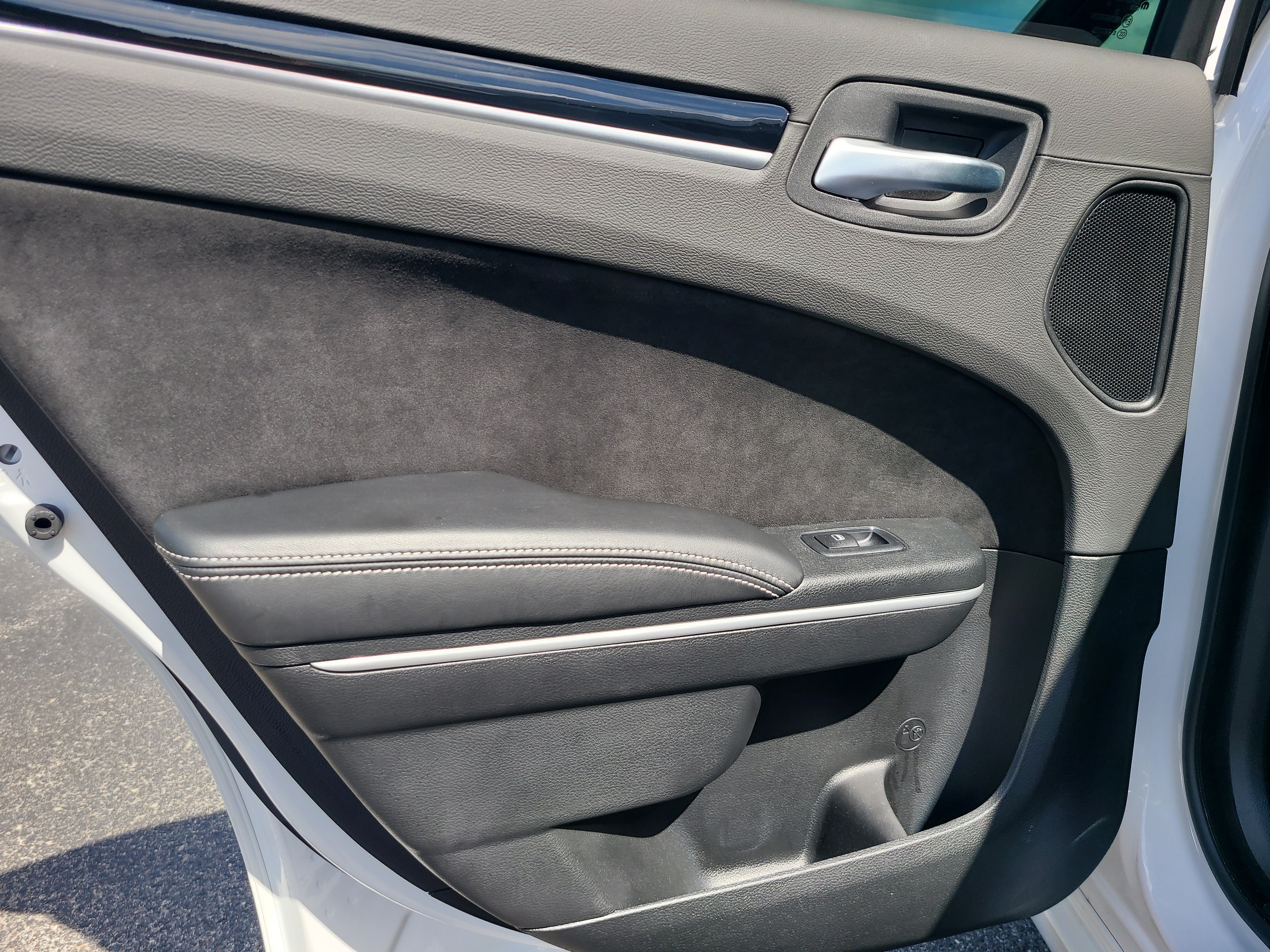 Used 2023 Chrysler 300 C RWD image 10