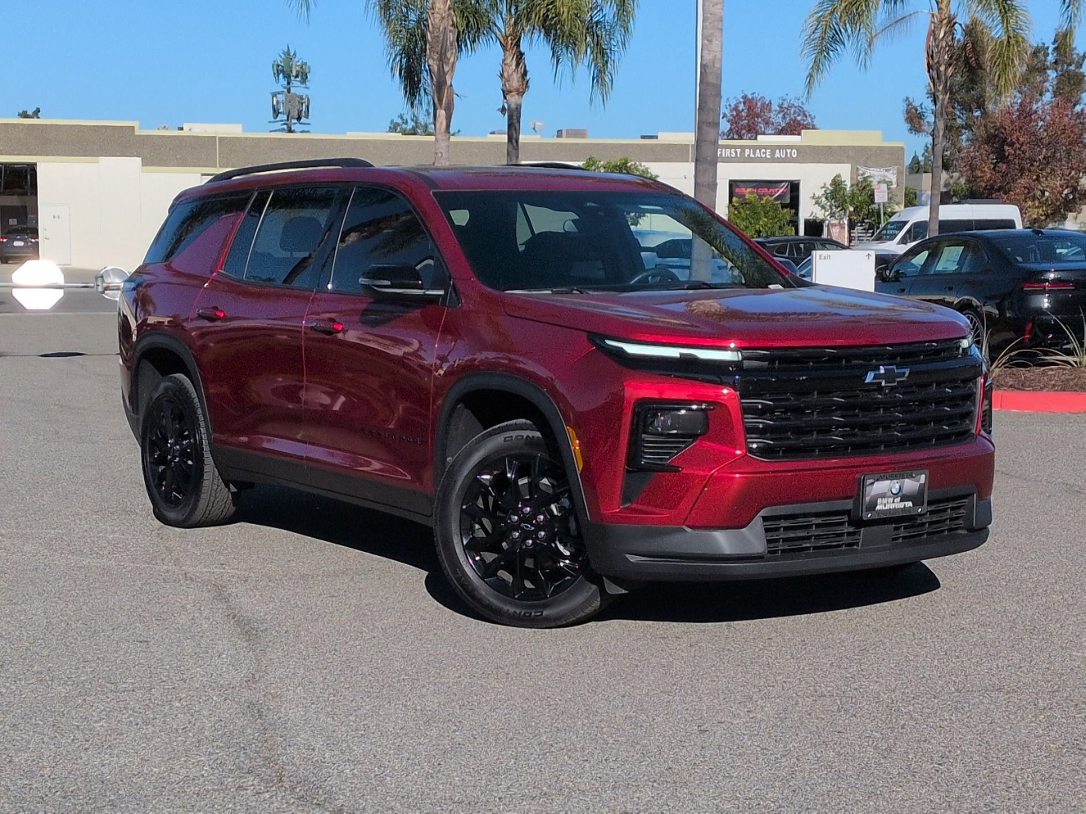 Used 2025 Chevrolet Traverse LT w/ Midnight/Sport Edition image 2