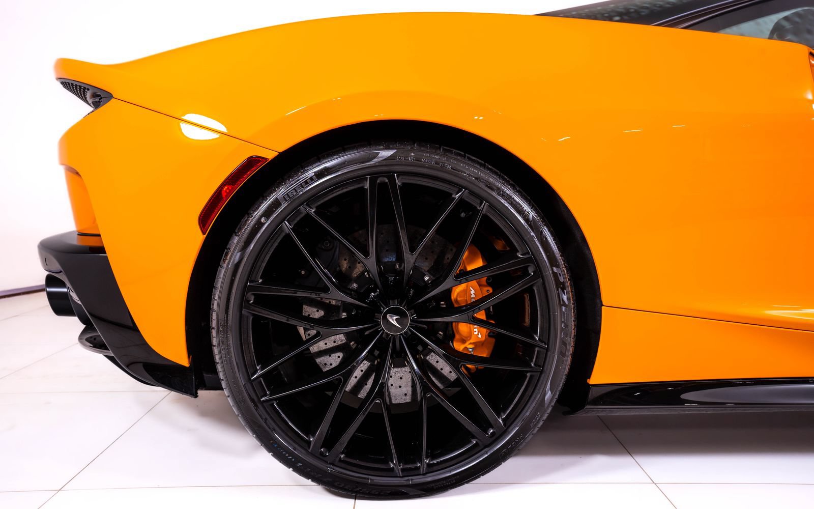 Used 2023 McLaren GT RWD image 15