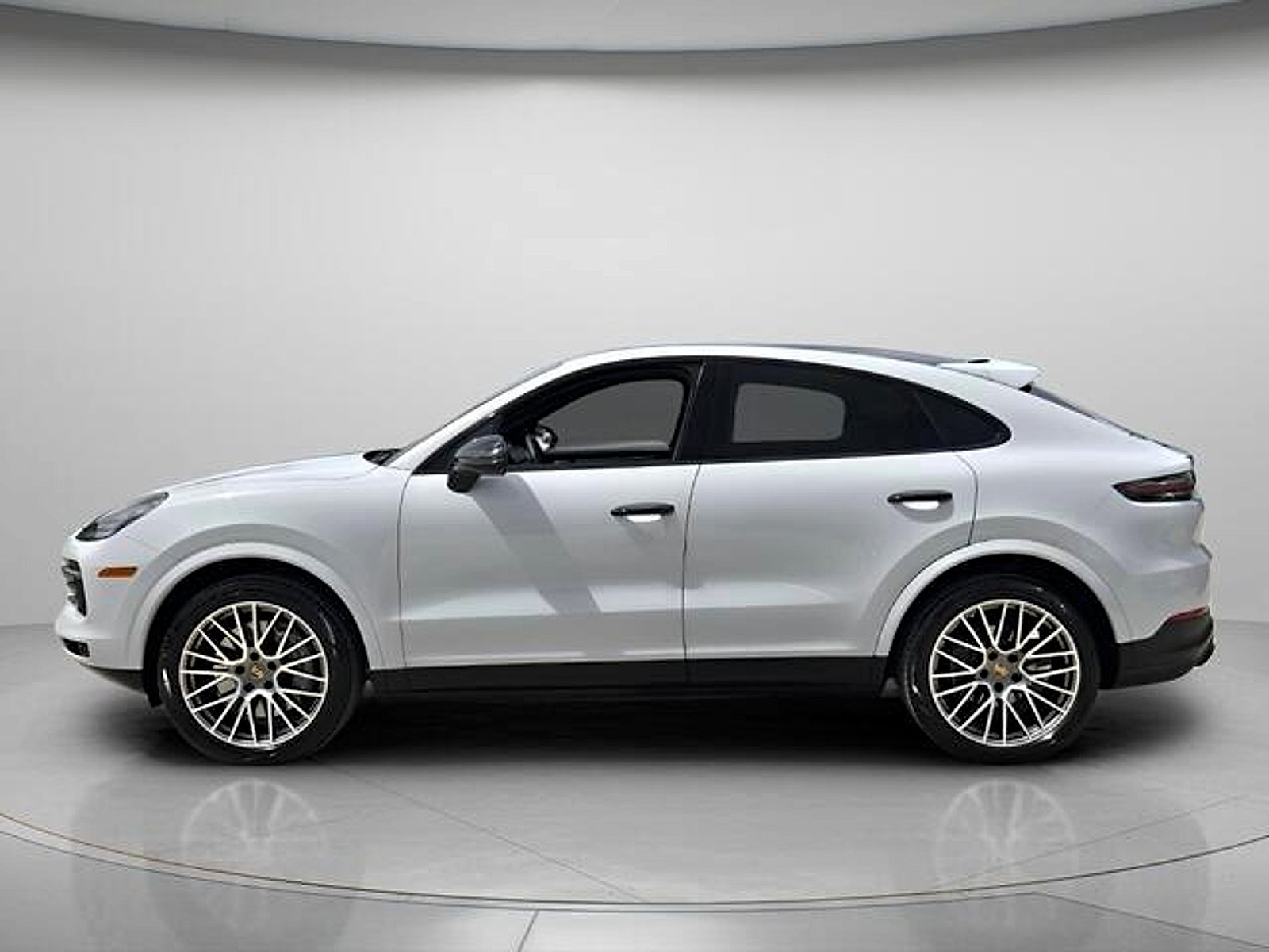 Used 2022 Porsche Cayenne Platinum Edition AWD/4WD image 3