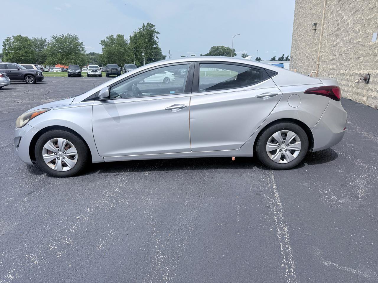 Used 2016 Hyundai Elantra SE FWD image 2