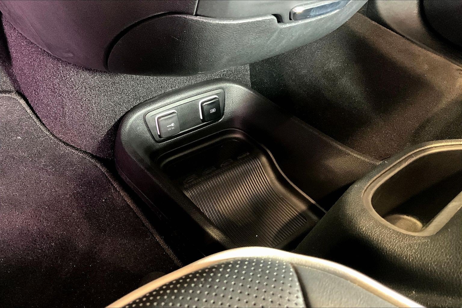 Used 2020 Chrysler Pacifica Limited w/ Advanced Safetytec Group FWD image 17