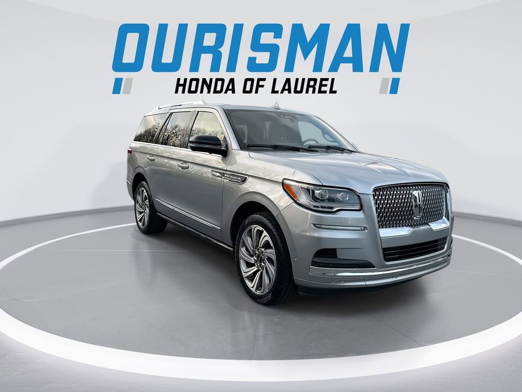 Used 2023 Lincoln Navigator Reserve image 2