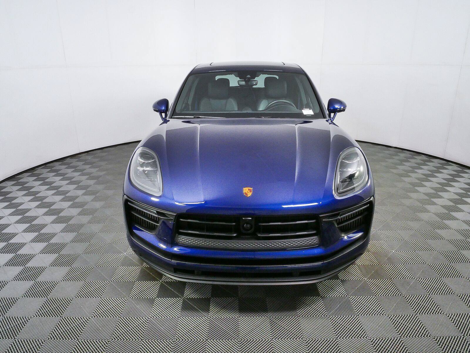 Certified 2023 Porsche Macan S AWD/4WD image 34