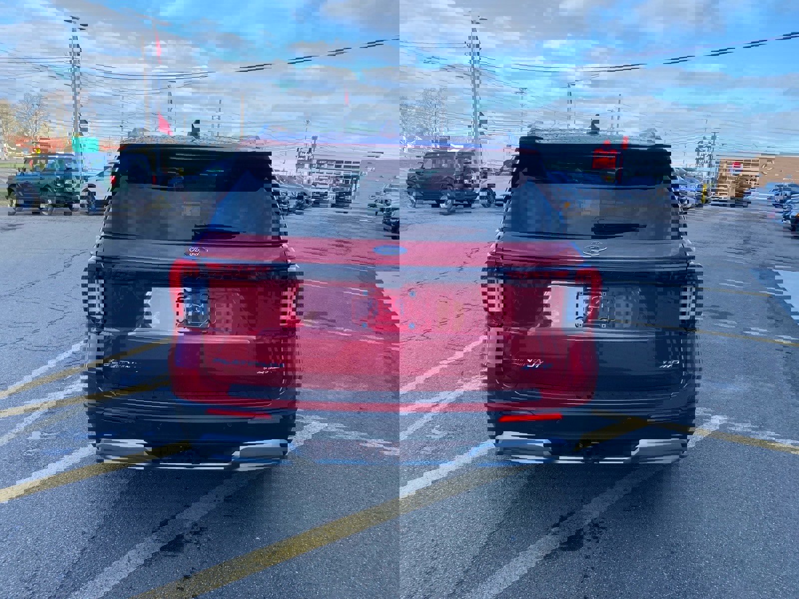 Used 2025 Ford Explorer Platinum w/ LUX Leather Package image 4