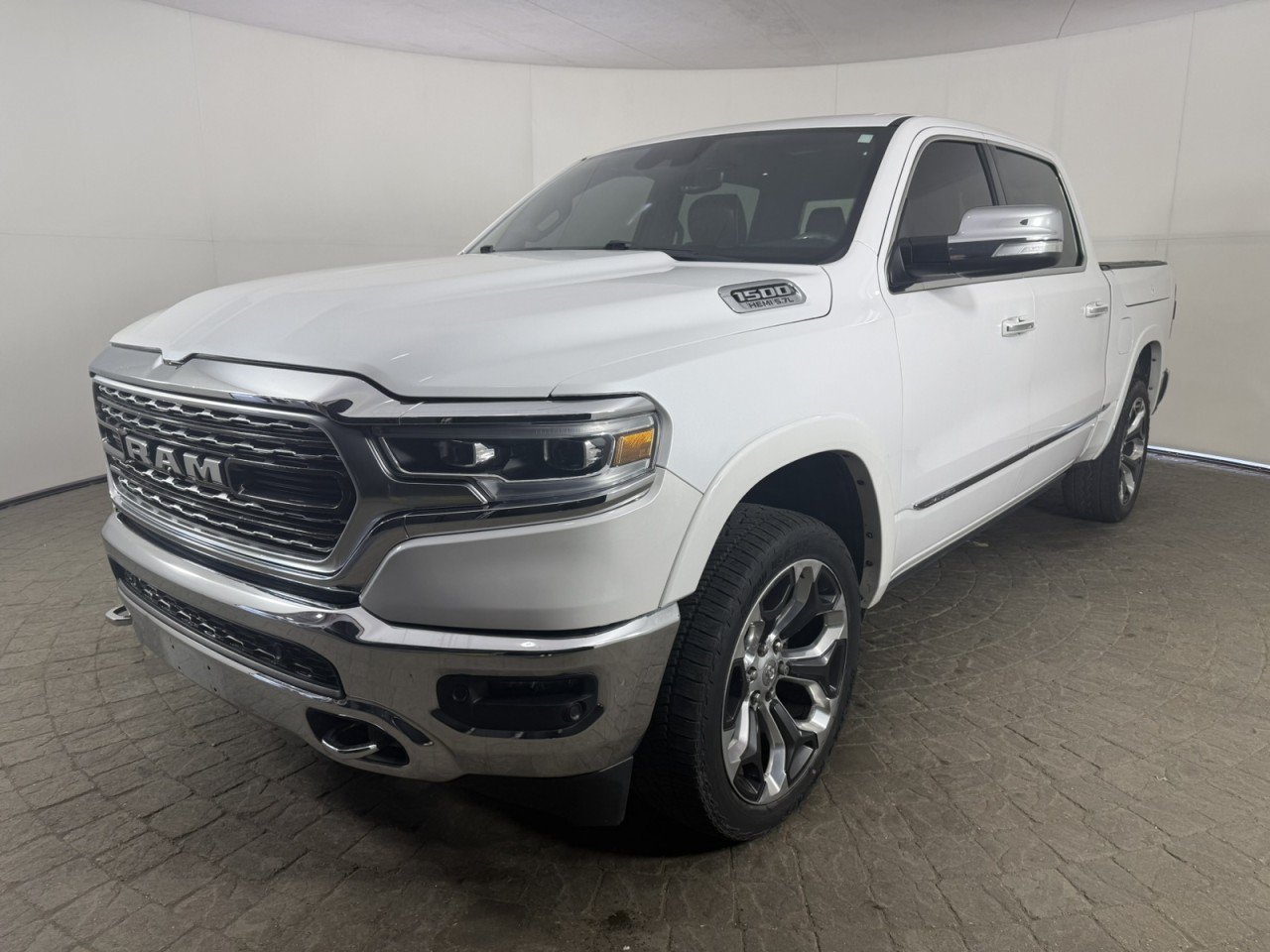 Used 2019 RAM 1500 Limited AWD/4WD image 3