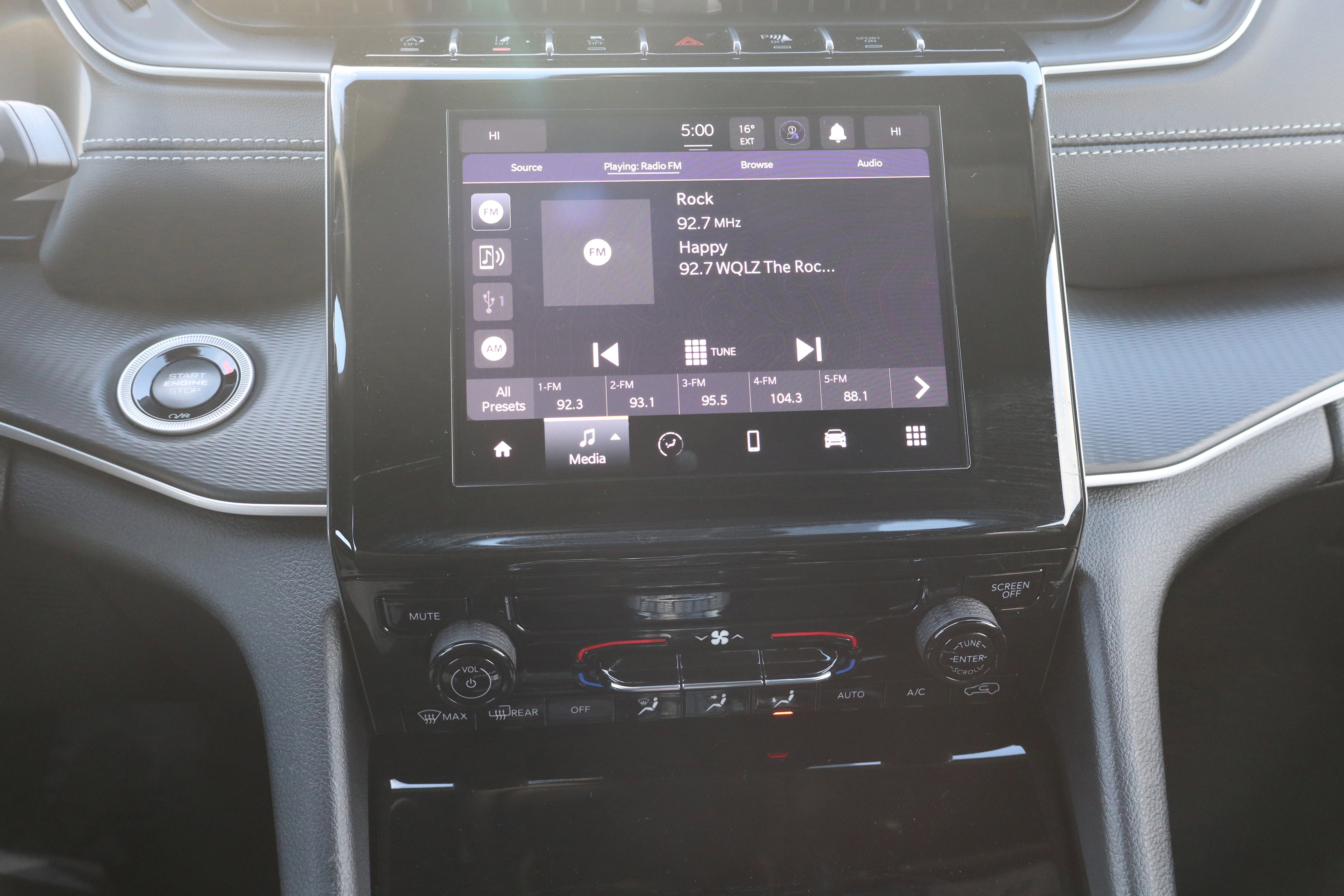 Used 2025 Jeep Grand Cherokee Laredo image 18