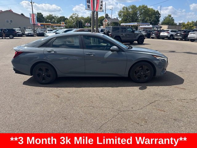 Used 2022 Hyundai Elantra SEL FWD image 2