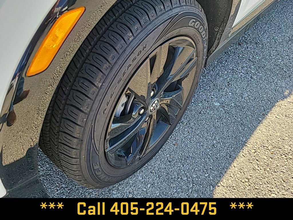 Used 2024 Buick Encore GX Sport Touring image 4