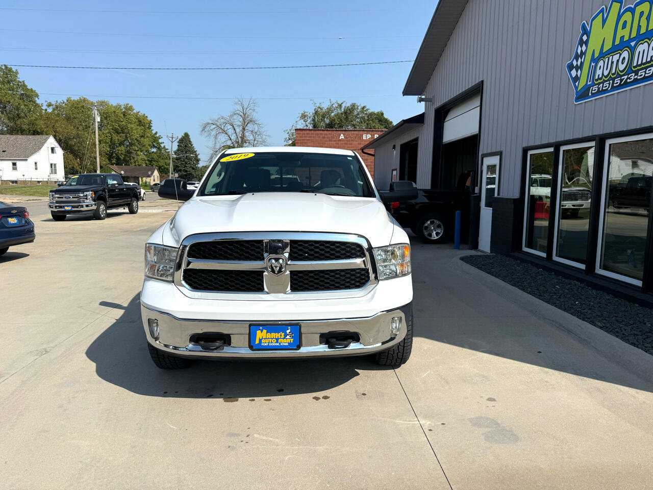 Used 2019 RAM 1500 Classic SLT image 2