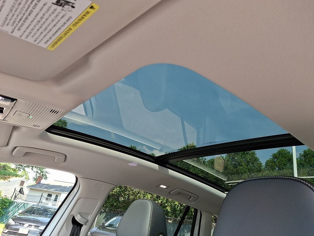 Used 2026 Volkswagen Tiguan SE w/ Panoramic Sunroof Package AWD/4WD image 15