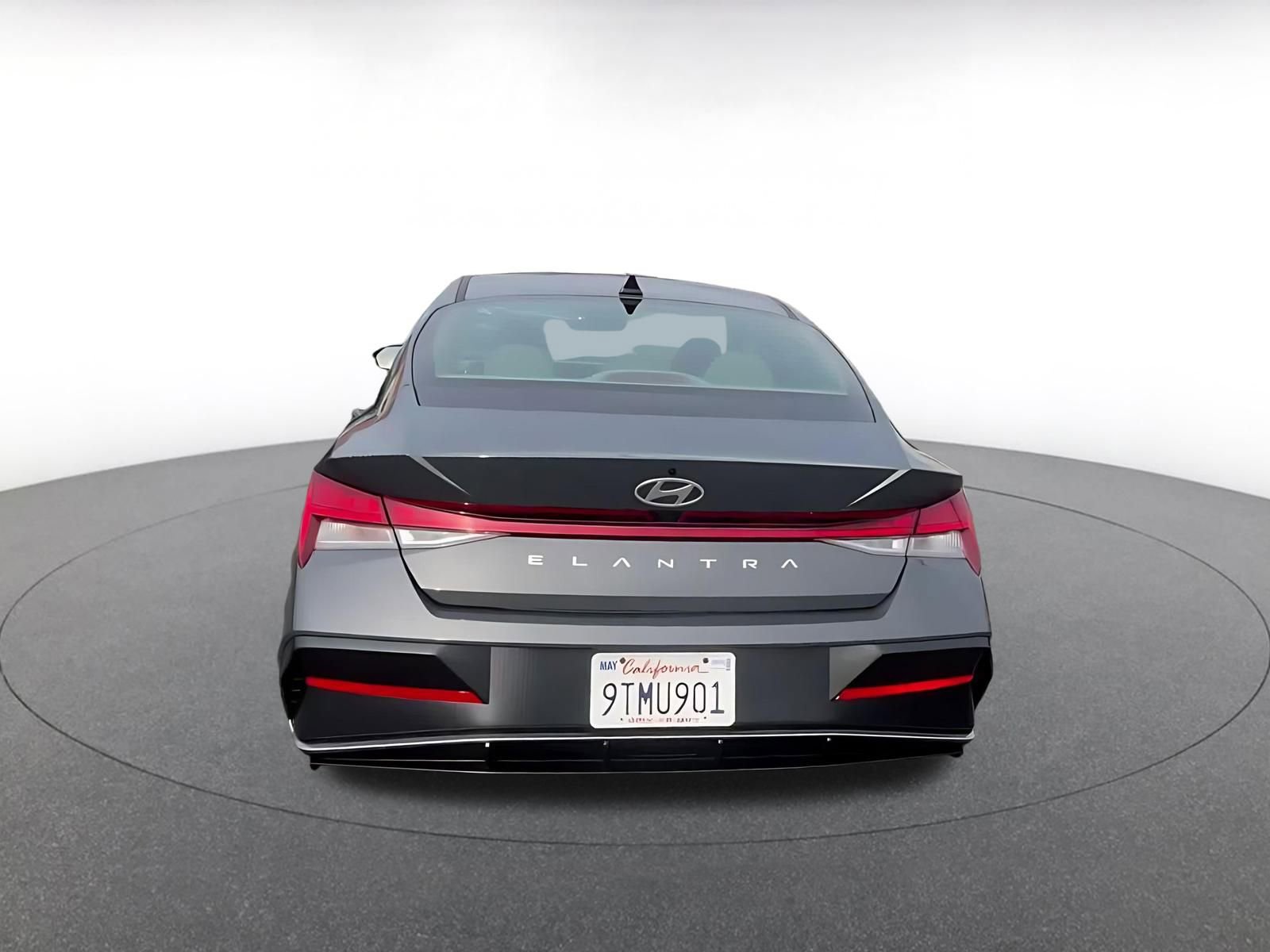 Used 2025 Hyundai Elantra SEL image 12