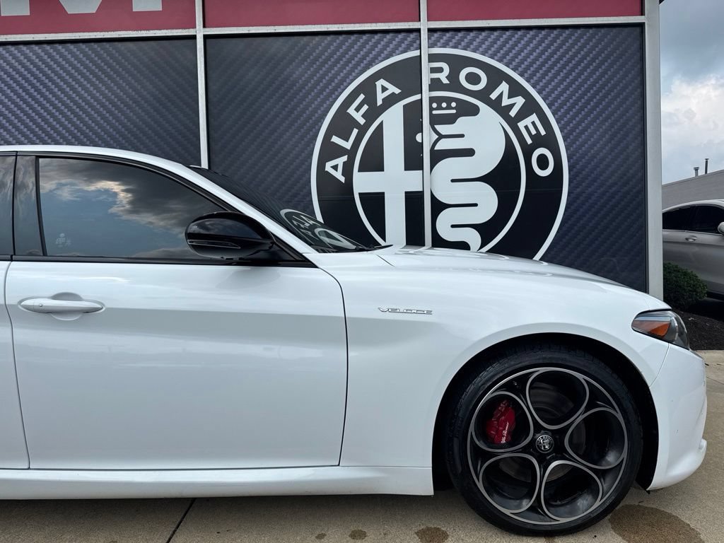 Used 2022 Alfa Romeo Giulia Veloce AWD/4WD image 3