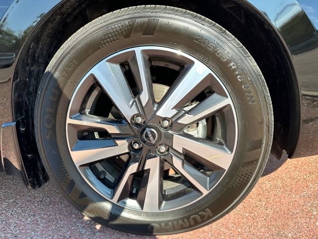 Used 2025 Nissan Versa S w/ S Plus Package FWD image 28