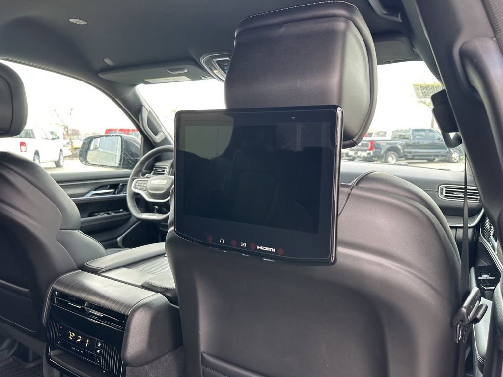 Used 2024 Jeep Wagoneer Series III w/ Rear Seat Video Group 1 image 4