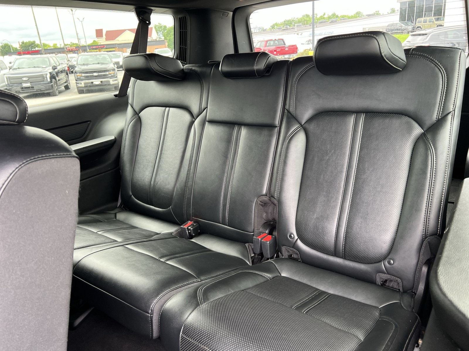 Used 2024 Jeep Wagoneer L Series II w/ Flexible Seating Group AWD/4WD image 25